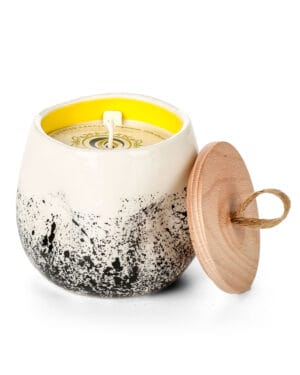 Αρωματικό κερί σε κεραμικό δοχείο με καπάκι