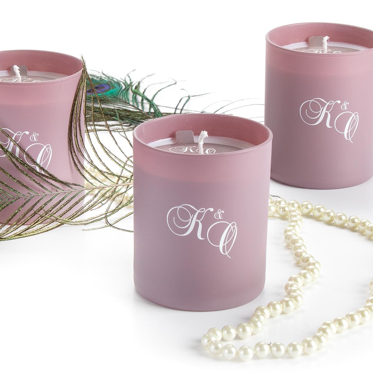 Ροζ κεριά με διακοσμητικά φτερά και πέρλες