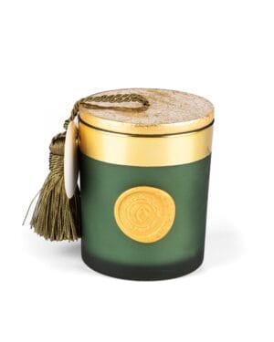 Πολυτελές πράσινο κερί με χρυσό καπάκι.