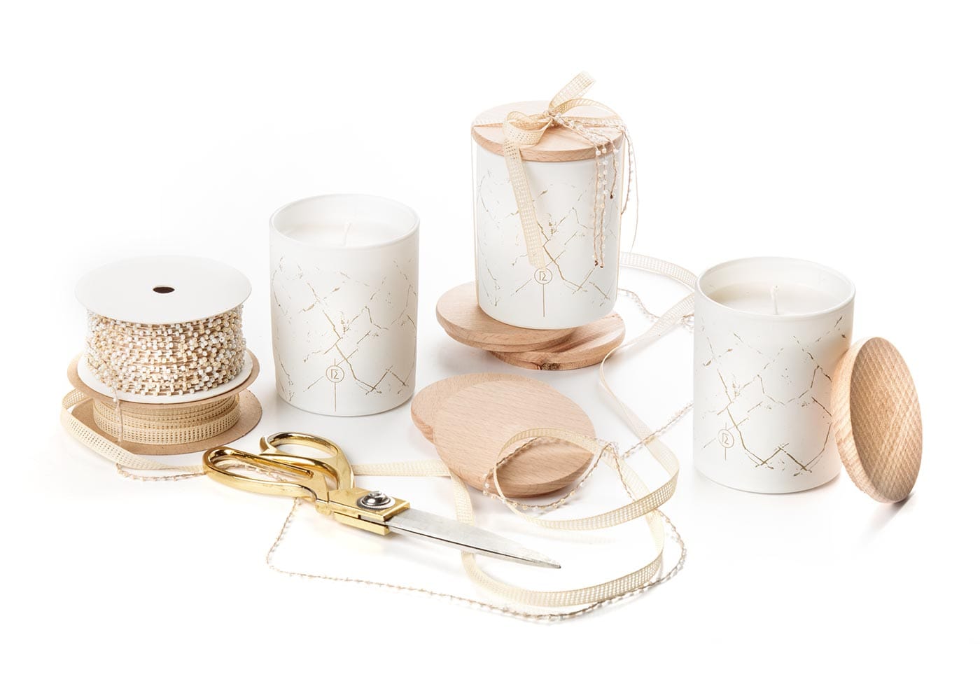 Κεριά με καπάκια και κορδέλες διακόσμησης