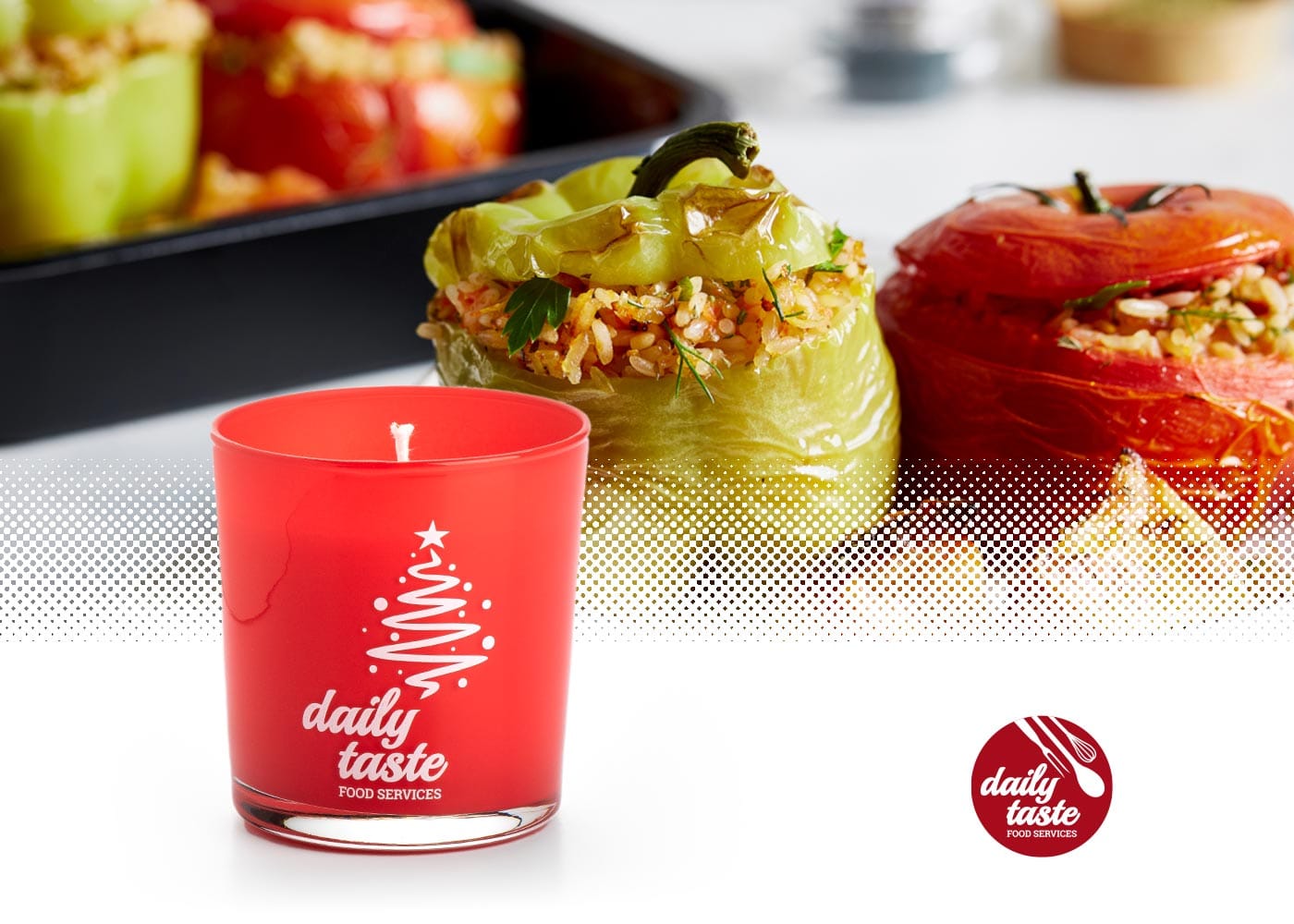 Πράσινες και κόκκινες γεμιστές πιπεριές με κερί.