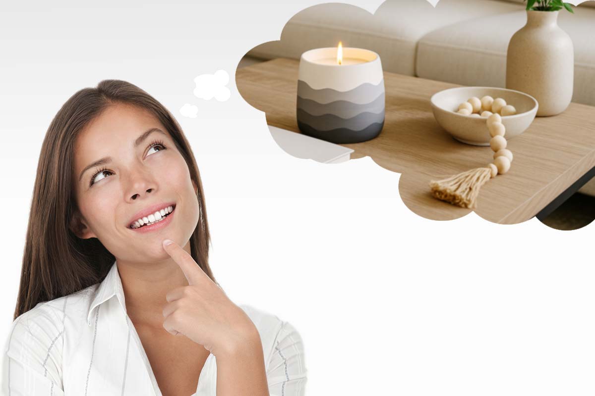 Γυναίκα σκέφτεται αρωματικά κεριά στο σπίτι