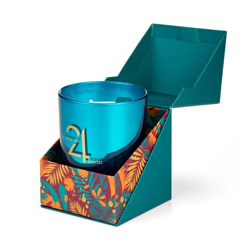 Κερί σε μπλε συσκευασία, ανοιχτό κουτί δώρου.