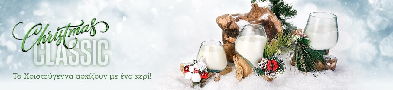 Χριστουγεννιάτικα κεριά σε χιονισμένο τοπίο διακόσμησης