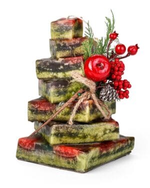 Χριστουγεννιάτικο κερί με διακόσμηση κόκκινων μούρων