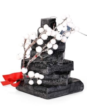 Μαύρα δώρα με λευκές μπάλες και κόκκινη κορδέλα