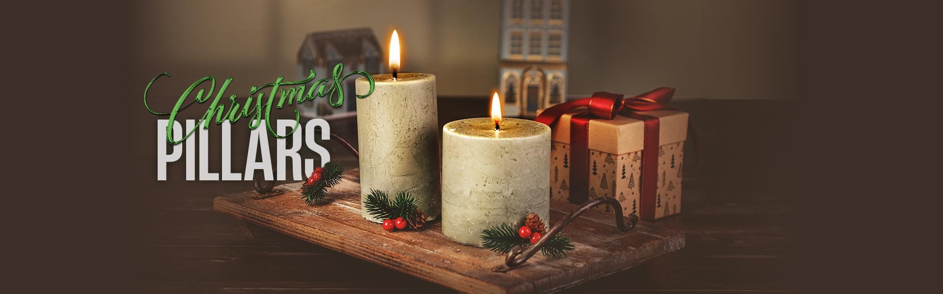 Χριστουγεννιάτικα κεριά και δώρο με κορδέλα