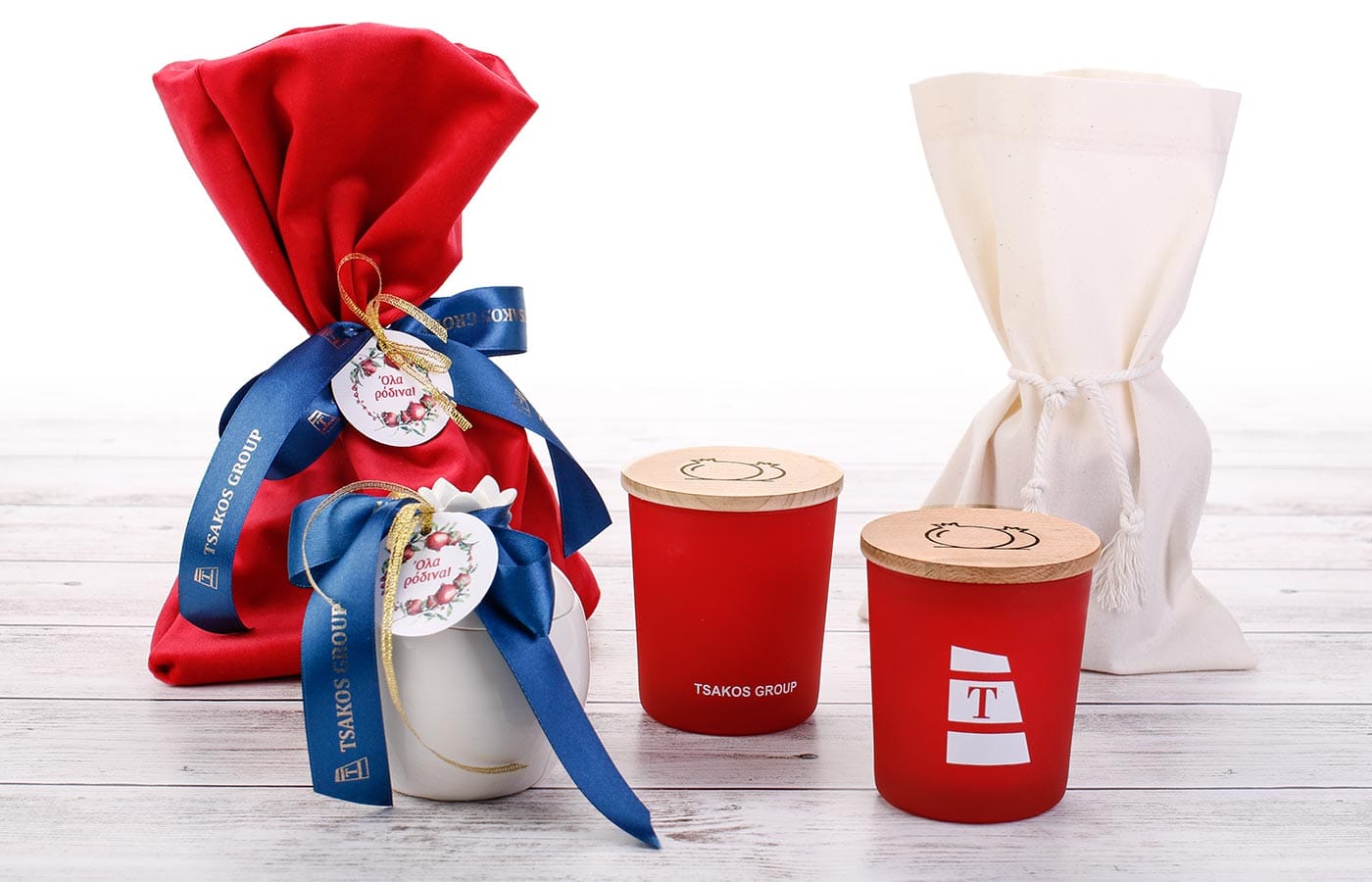 Πολυτελή εταιρικά δώρα Tsakos Group από τη Nancy's Candles με χειροποίητα αρωματικά κεριά ροδιού σε custom συσκευασίες.