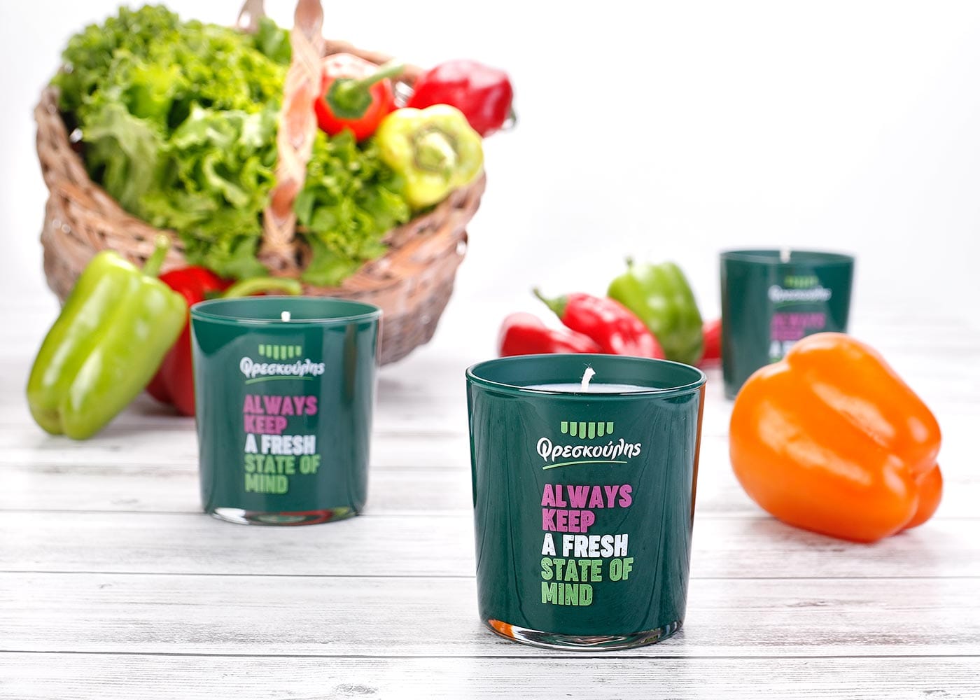 Χειροποίητο αρωματικό κερί Nancy's Candles σε πράσινο γυάλινο δοχείο, σχεδιασμένο ως εταιρικό δώρο για την εταιρεία Φρεσκούλης.